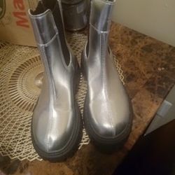 New Juniors Or Women’s Boots With Tags Size 7 $40