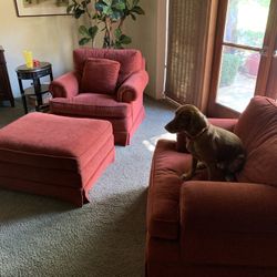 2 Club Chaos W/ Ottoman
