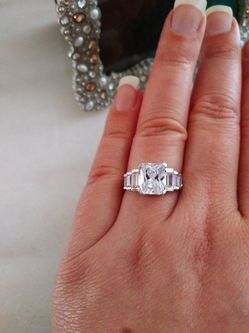 Beautiful silver s925 white topaz size 6