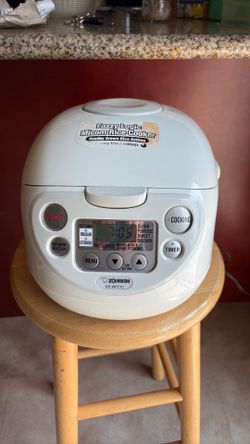 Zojirushi NS-WPC10 5.5 Cup Fuzzy Rice Cooker (READ)