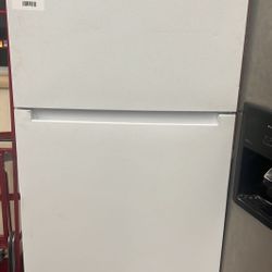 Vissani MDTF18WHR 18 cu. ft. Top Freezer Refrigerator DMK