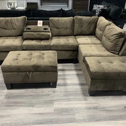 BROWN VELVET SECTIONAL W / FREE OTTOMAN
