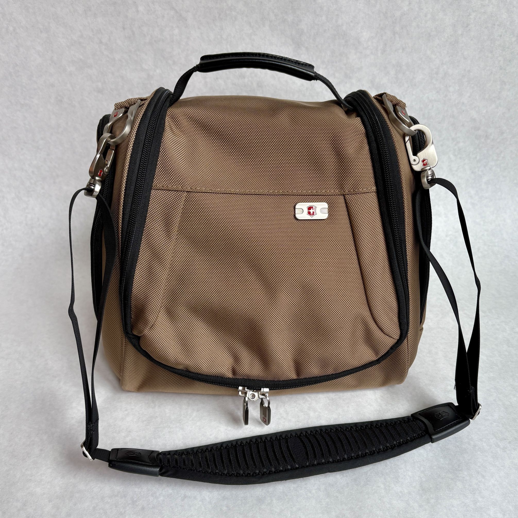 VICTORINOX TRAVEL HANGING TOILETRY COSMETIC BAG KIT WITH STRAP - Tan