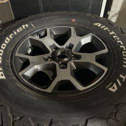 Jeep Rubicon Wheels & Tires - OEM
