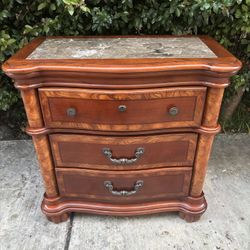 Vintage Bachelor's CHEST / 3 Drawer CHEST OF DRAWERS , End Table