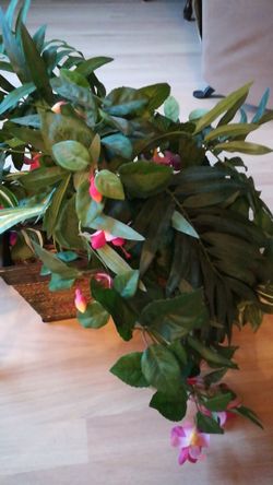 Artificial Decorative Plant w basket