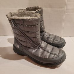 Women's The North Face Winter Boots Gray Size 9
