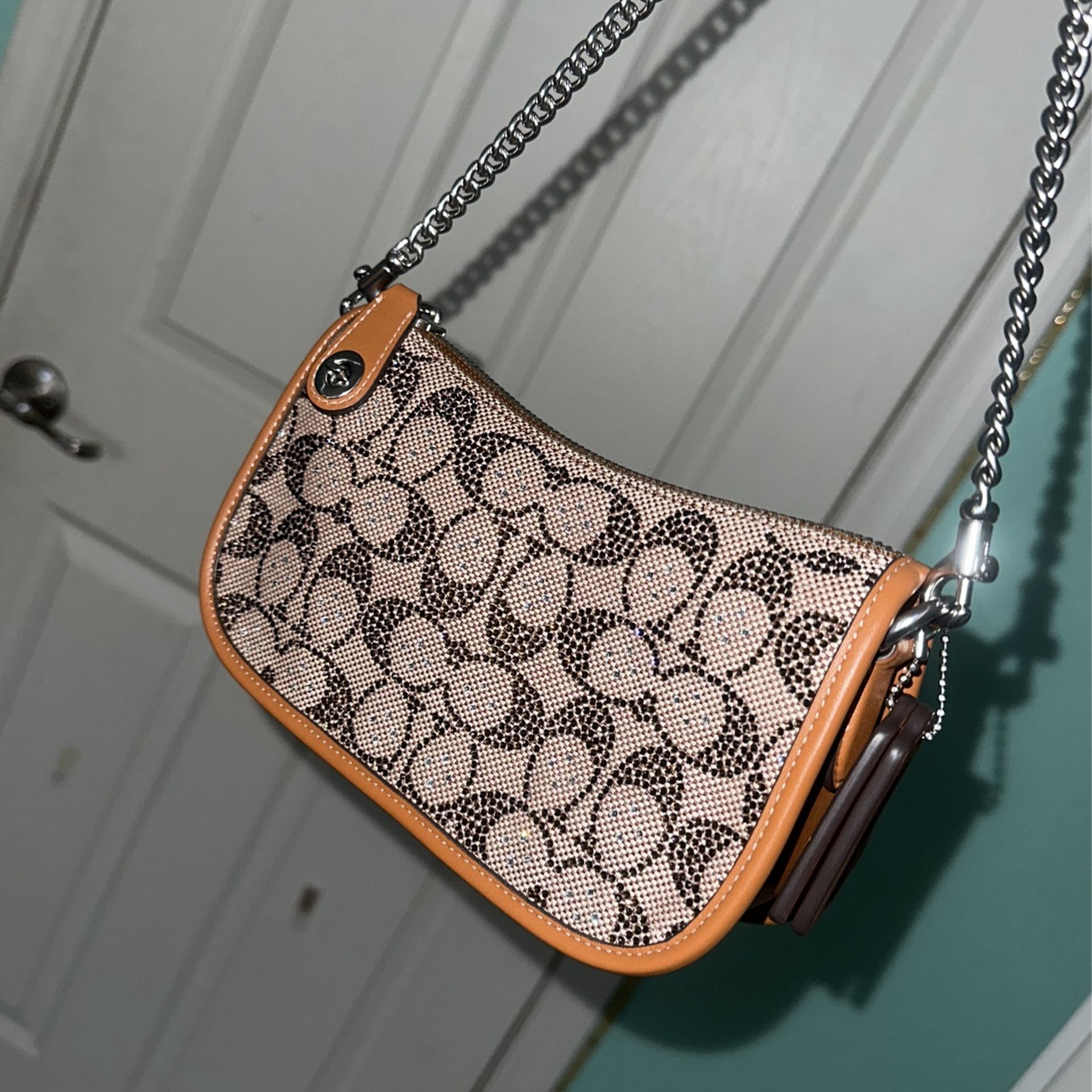 Coach Swinger 20 in Crystal Signature Jacquard