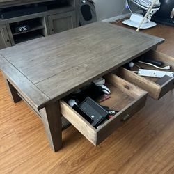 Solid Wood Coffee Table - reclaimed Wood