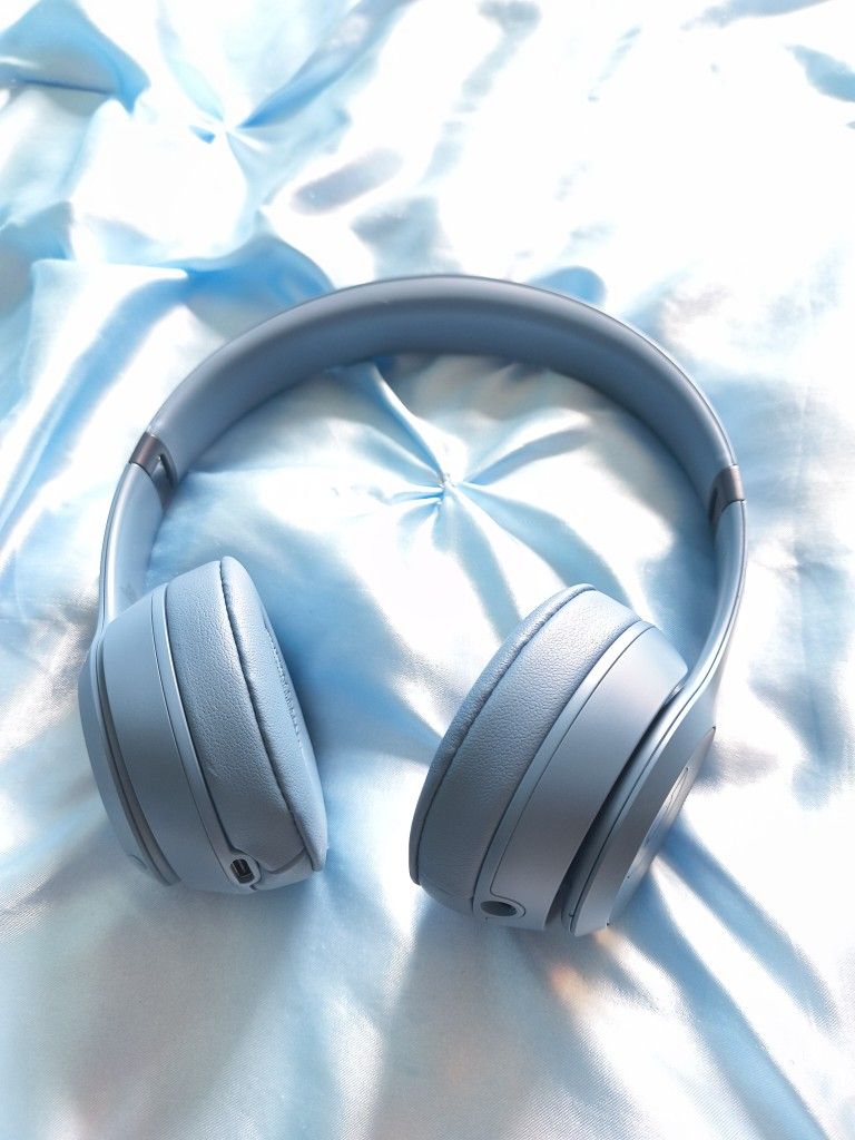 MUST GO BY SUNDAY - BEATS SOLO3 WIRELESS HEADPHONES