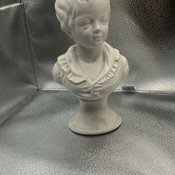 BUST in ceramic sculpture is vintage 