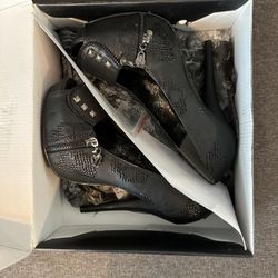 NEW Black Heels With Skulls Size 9–P/U Near Old River & Harris 