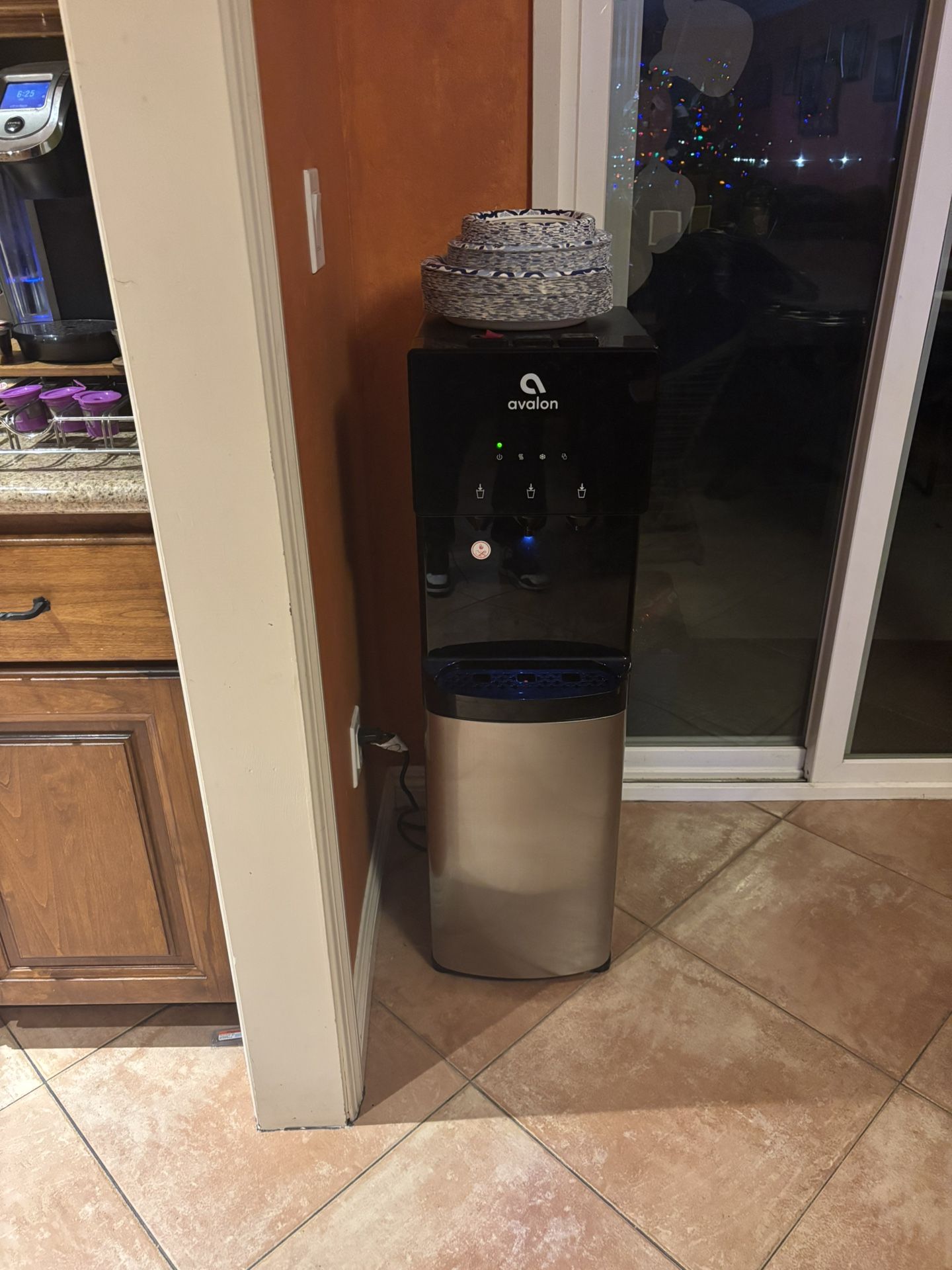 Avalon Water Dispenser (ONLY COLD WATER WORKS)