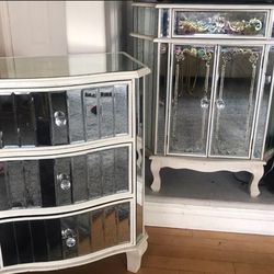  Set of 2  Mirrored Nightstands / Dressers 