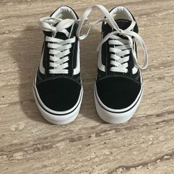 Black & White  Platform Vans Boys 3 1/2 Women’s 5