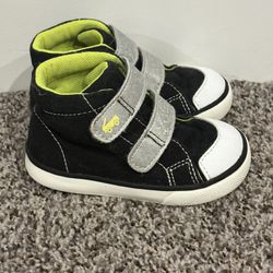 See Kai Run Toddler Velcro No Tie Sneakers Size 6c