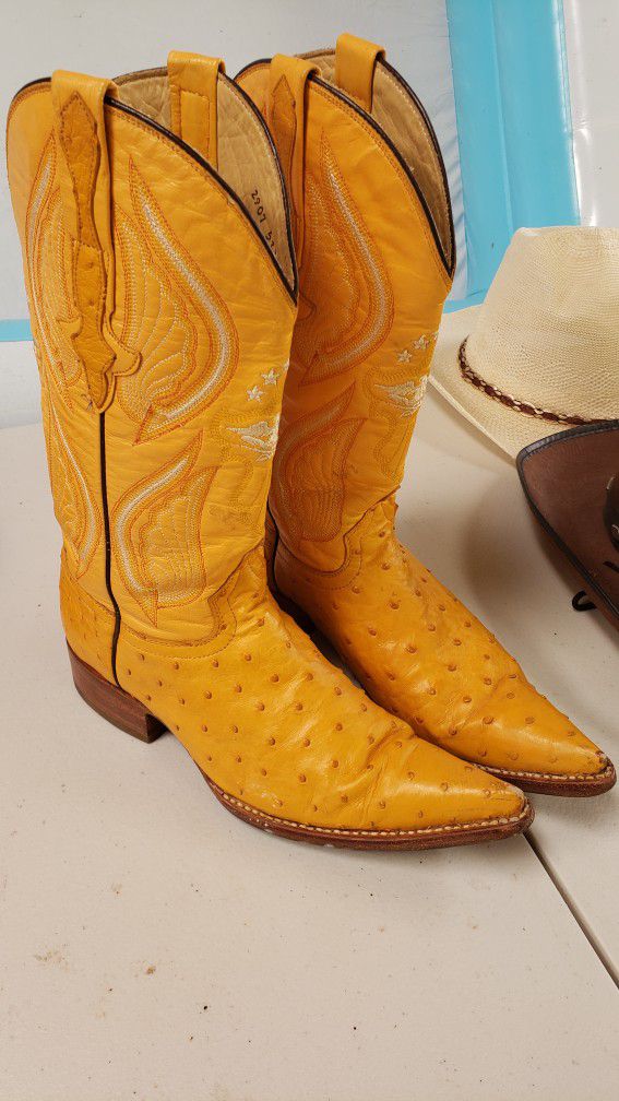 Women's Cowboy Boots Size 7 1/2 ,  and  5 Cowboy Hat,   