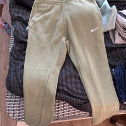 NIKE TRACK SUIT GREEN PANTS SIZE SMALL