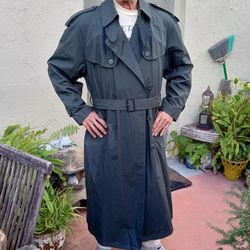 LONDON FOG Men's Trench Coat: TOWNE Dark Gray Fabric w/ Removable Plaid Wool Liner, 42 Long, VINTAGE Excellent Condition