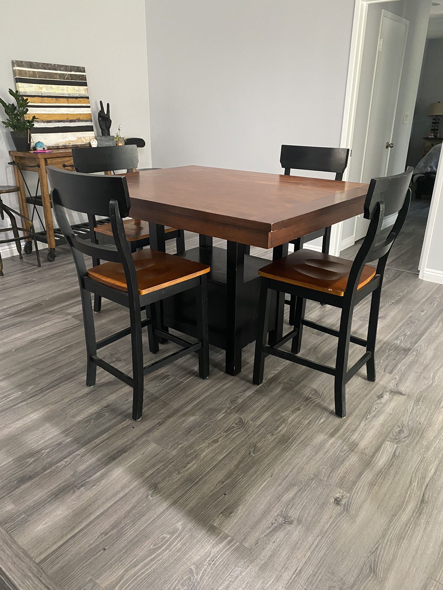 Kitchen / dining room tall table with 4 chairs