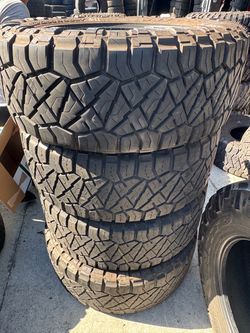 35x12.50r22 Nitto tires en excelentes condiciones de vida las 4