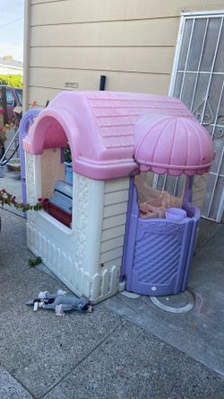 Pink house 48in long, 47 high