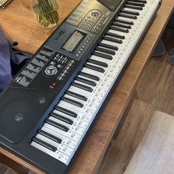 Keyboard Piano With Stand 