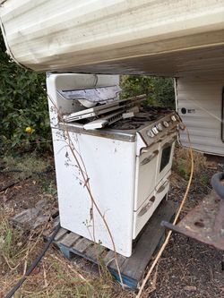 O’Keef & Merritt Stove