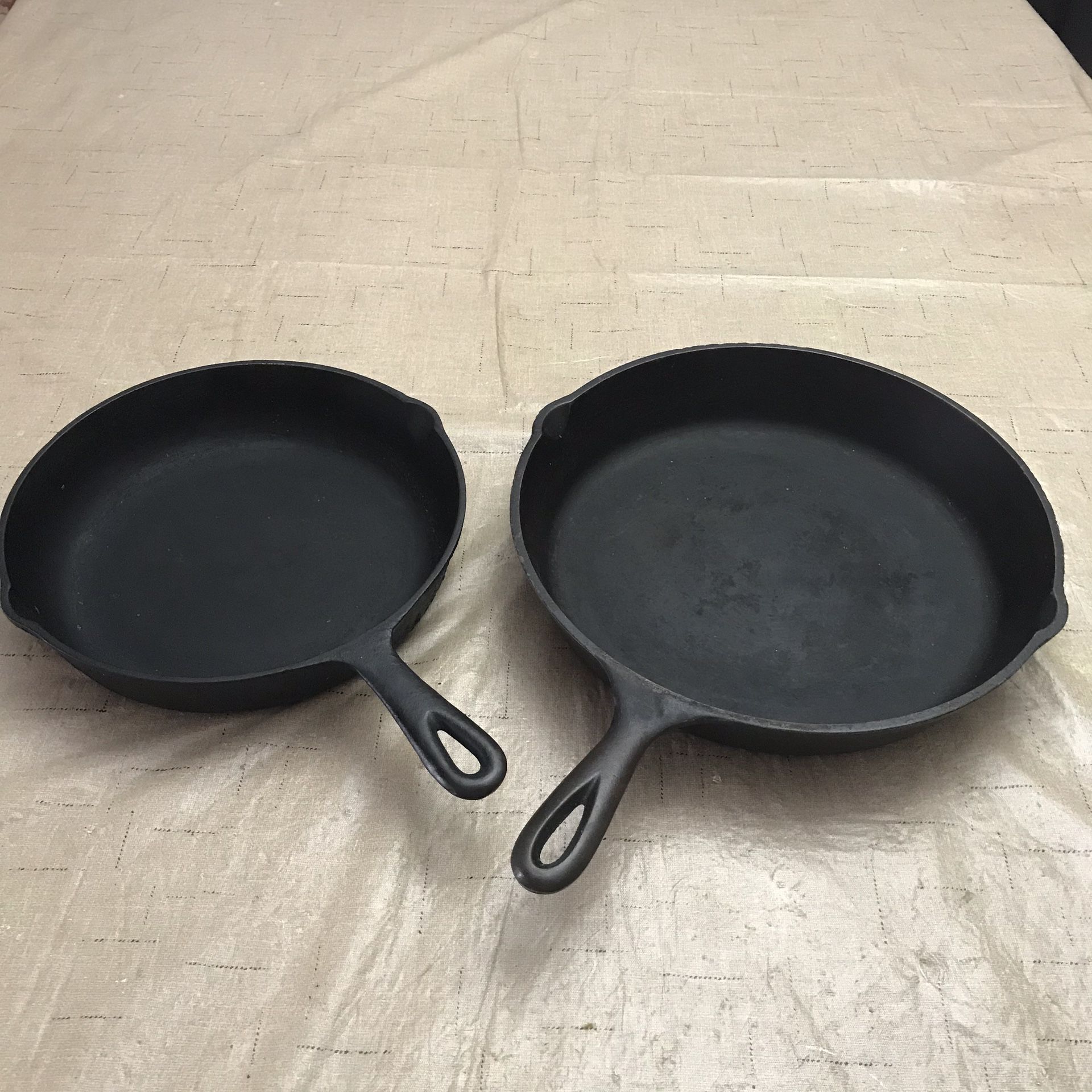 Vintage Cast Iron Frying Pans #10 and #7 Seasoned ready to cook, and in excellent Condition