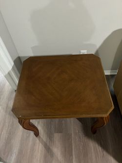 Wood End Table with Cabriole Legs
