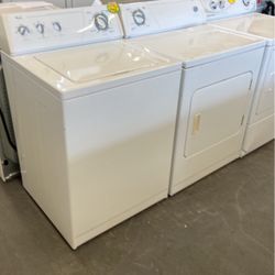 WHIRLPOOL WASHER AND DRYER SET 