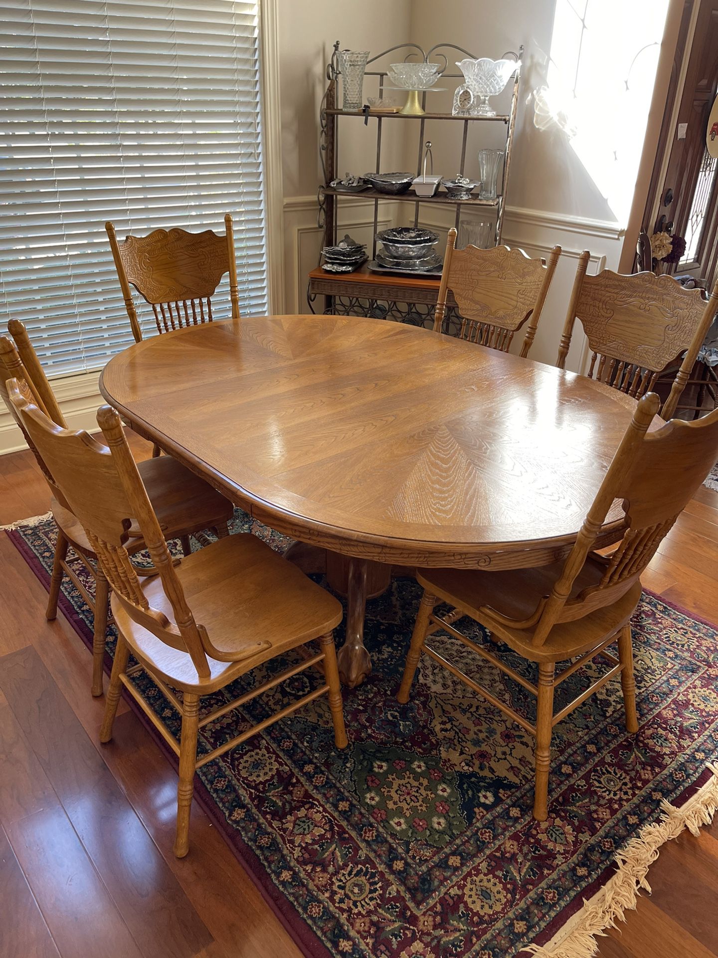 Oak Dining Room set w/6 Chairs