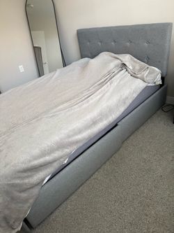Full Size Storage Bed Frame with 4 Drawers – Excellent Condition