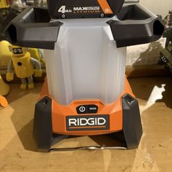 Ridgid Light 2000 Lumens 18 Volts Has USB C Charger For Devices 180$
