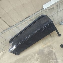 Truck tool box
