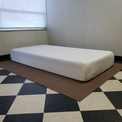 Twin size mattress - can DELIVER almost anywhere for $20 extra - gently used and in LIKE NEW condition 😍
