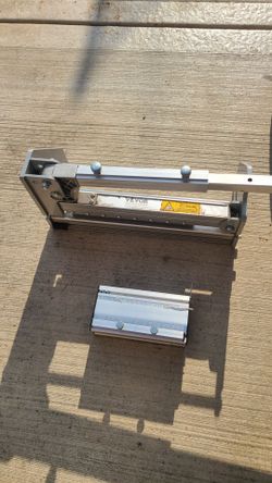 Vinyl plank  and laminate cutter