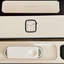 Apple Watch Series 7 + GPS, scratches on screen, box + 2x straps