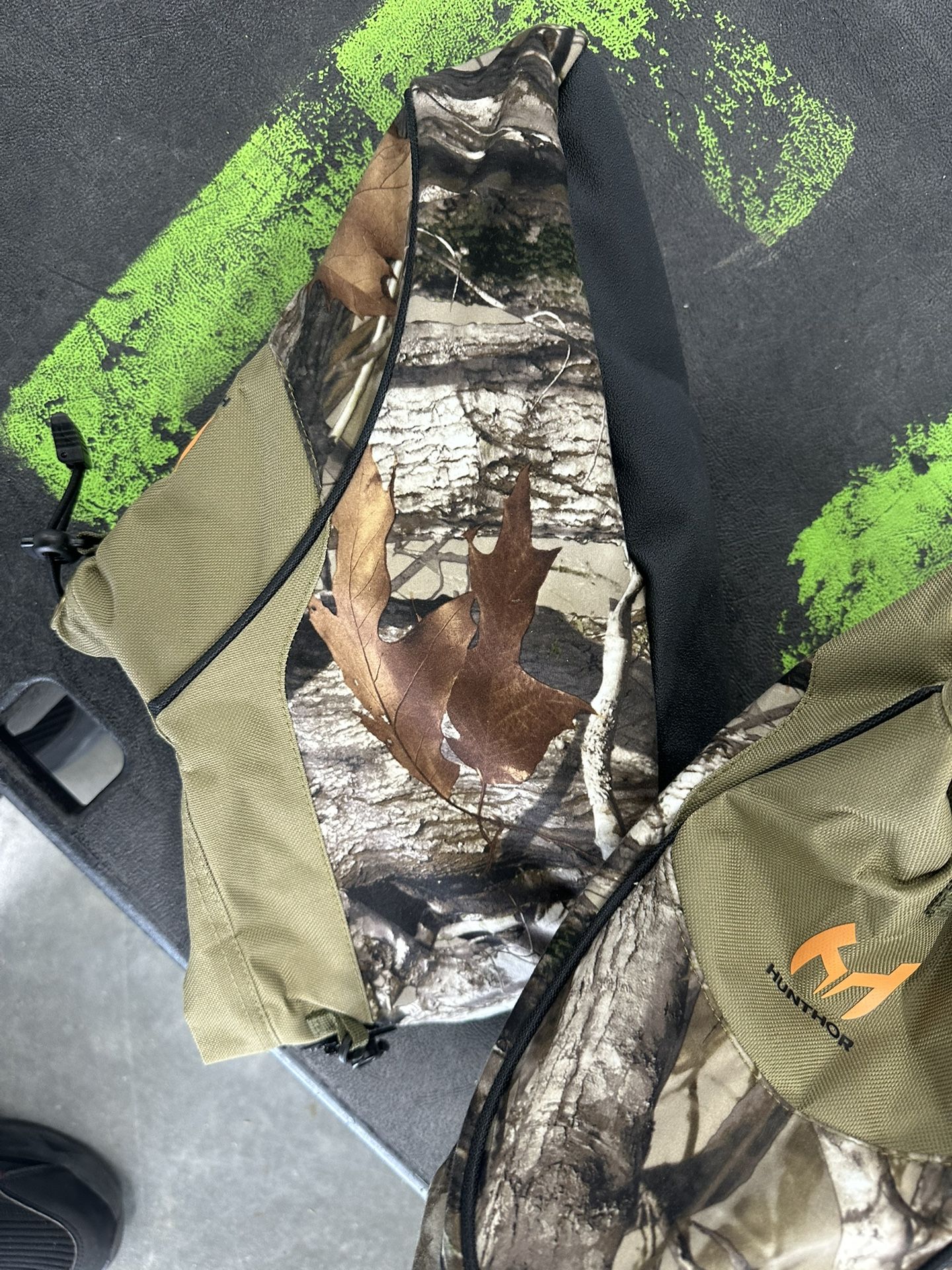 Insulated Boot Covers, 600D Durable Cold Weather Insulators with Water-Resistant PU Leather, Non-Slip Boot Covers for Hunting, Fishing, Camping, and O