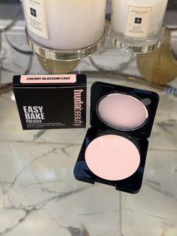 HUDA BEAUTY  Easy Bake Airbrush Matte Pressed Setting Powder FIRM PRICE 🍒❤️