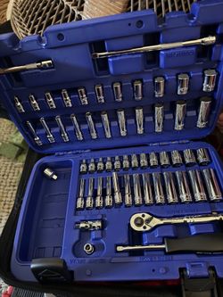 Milwaukee ratchet with two batteries and charger
