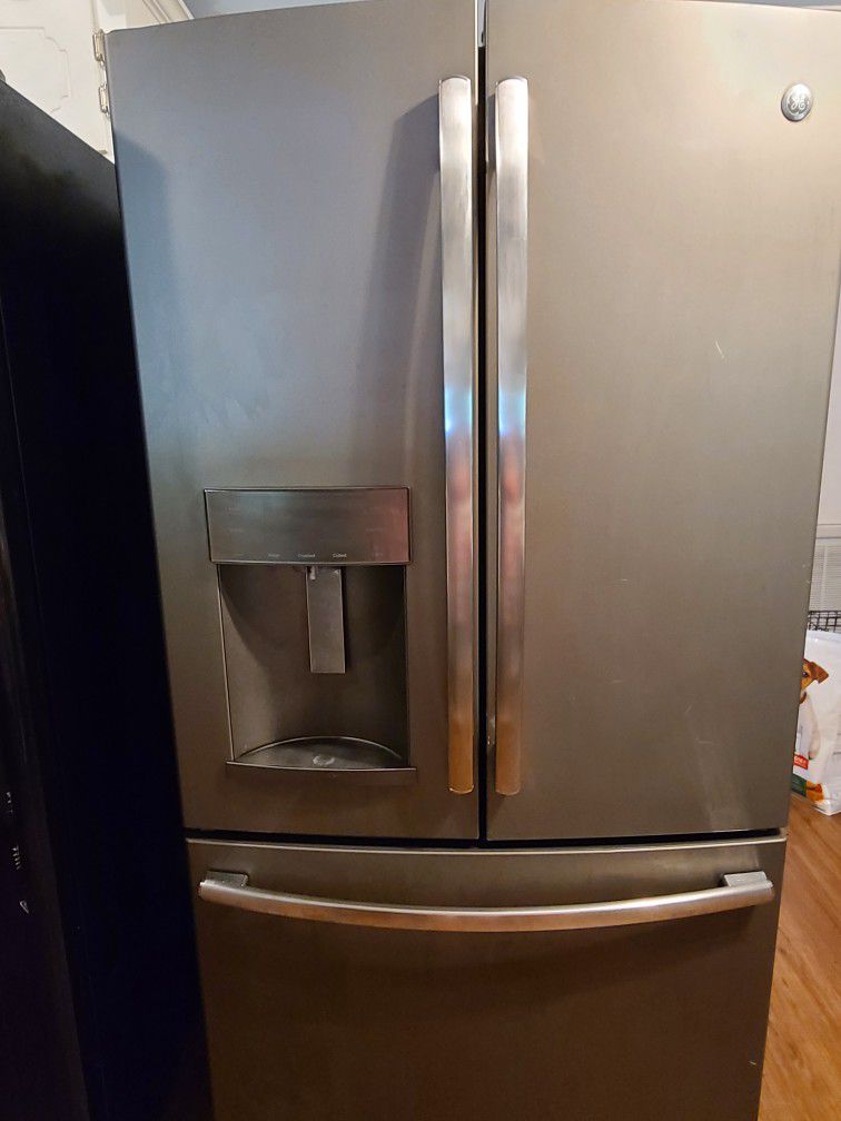 GFE28HMHBES GE French Chest Refrigerator