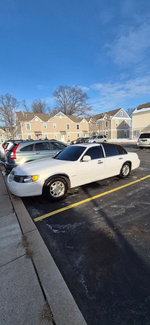 2001 Lincoln Town Car