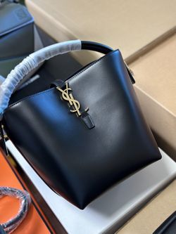 Fashionable Handbags 