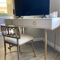 Nice Make Up Table and Chair 