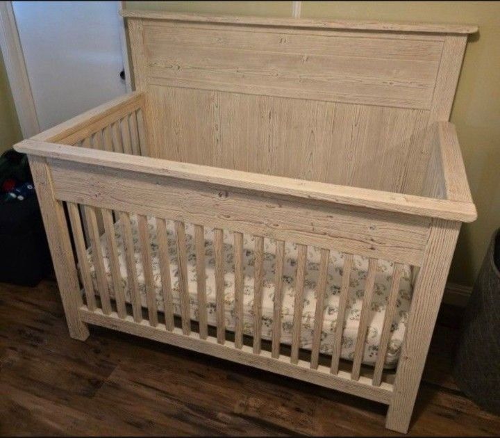 Baby Crib With Mattress!! Like New 