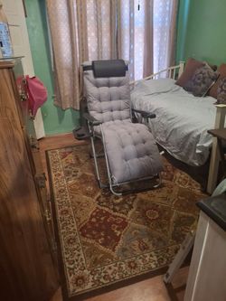 Lounge chair brand new