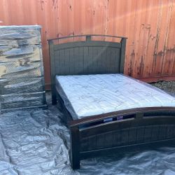 Solid Wood New Full Size Bed With Nice Mattress. 