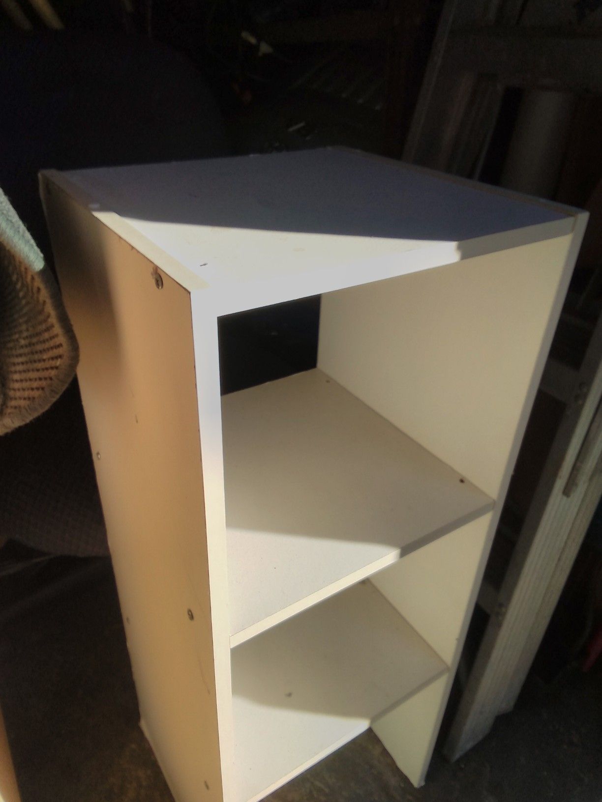 2 white shelf set