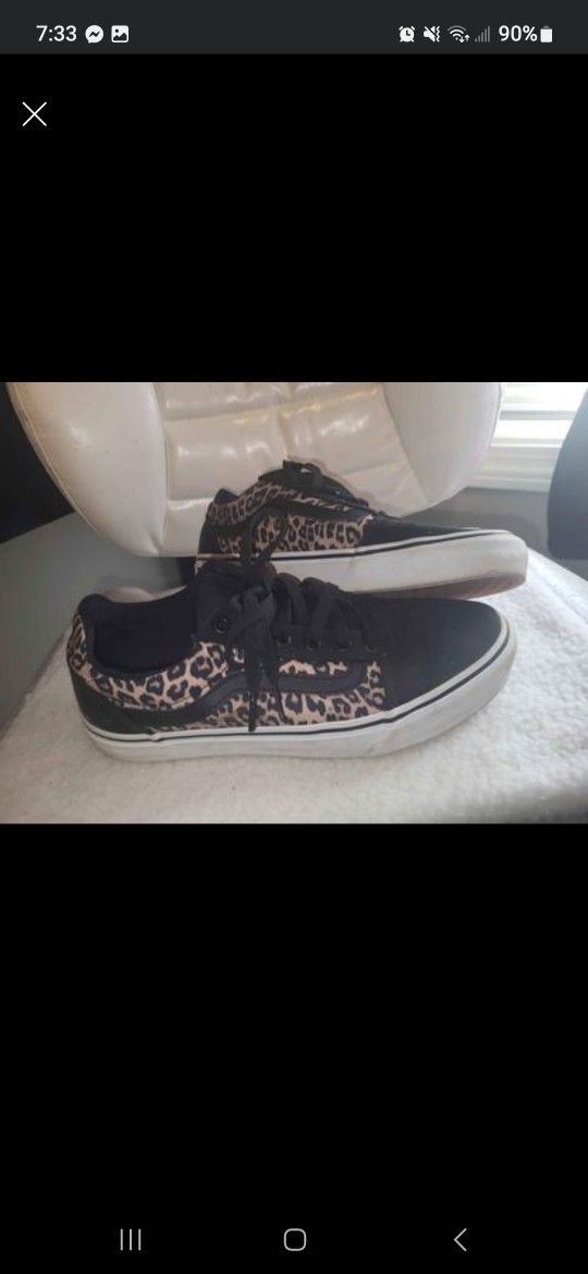 Mens 8.5/ Womens 10 VANS